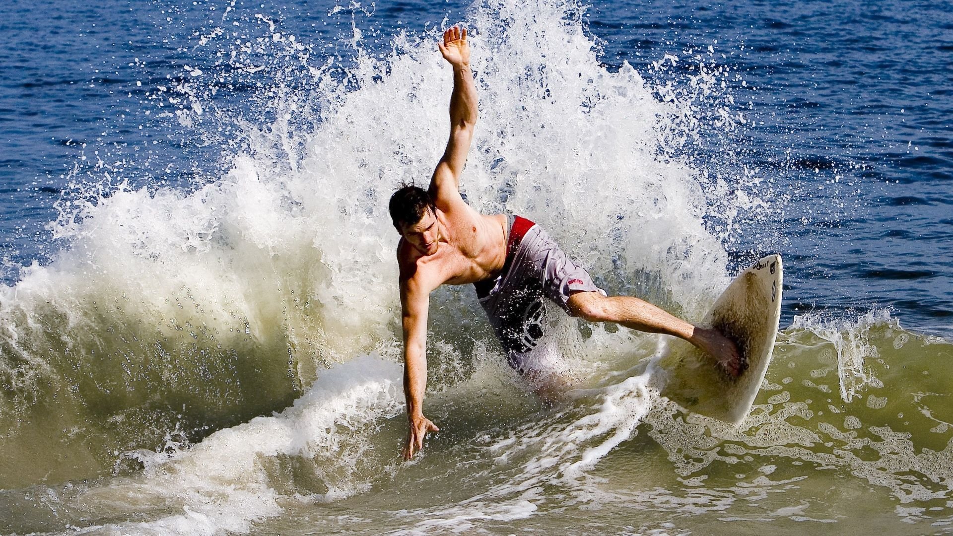 爱游戏官网充值-“德甲最后几轮角逐，冠军成为最热焦点”，德甲结局